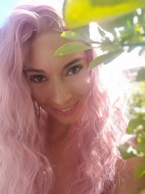 Tayla call girls in Arnold, erotic massage